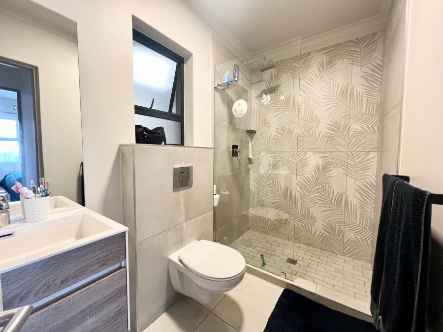 1 Bedroom Property for Sale in Table View Western Cape